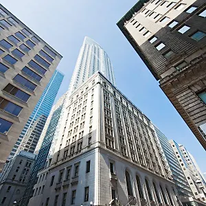 One King West And מלון