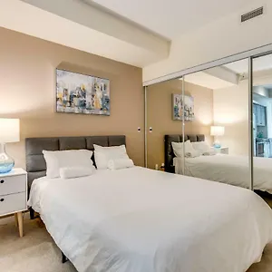 Apartment Stunning By Waterfront, Toronto